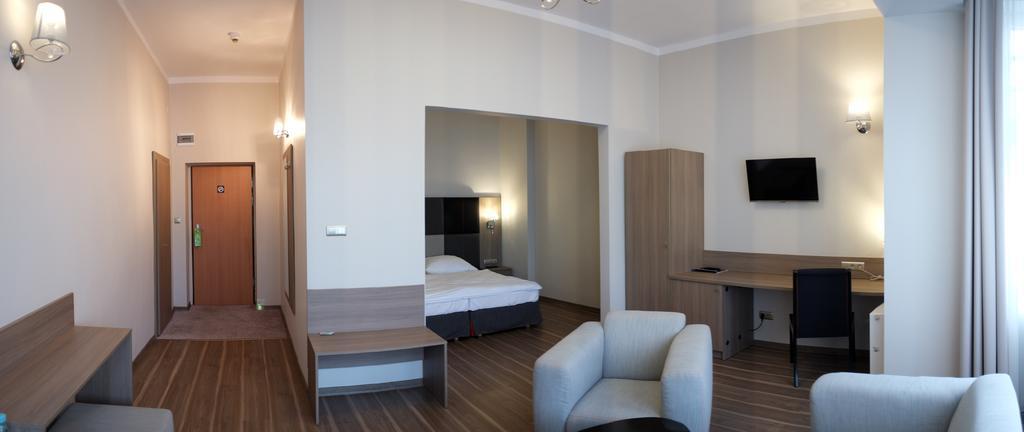 Hotel Srodmiejski Zielona Góra Oda fotoğraf