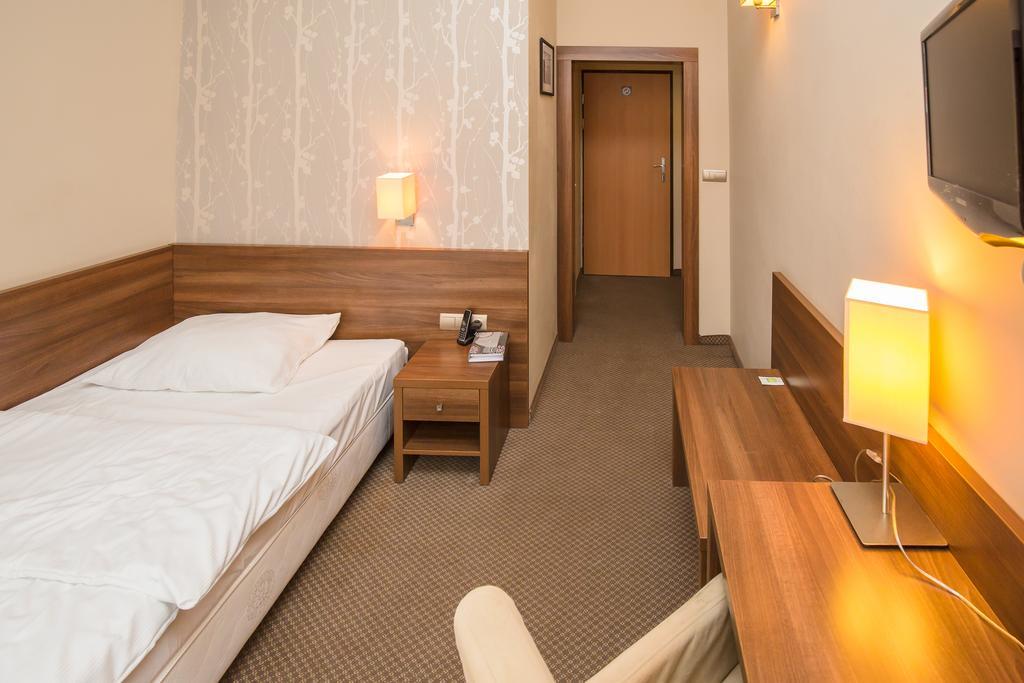 Hotel Srodmiejski Zielona Góra Dış mekan fotoğraf