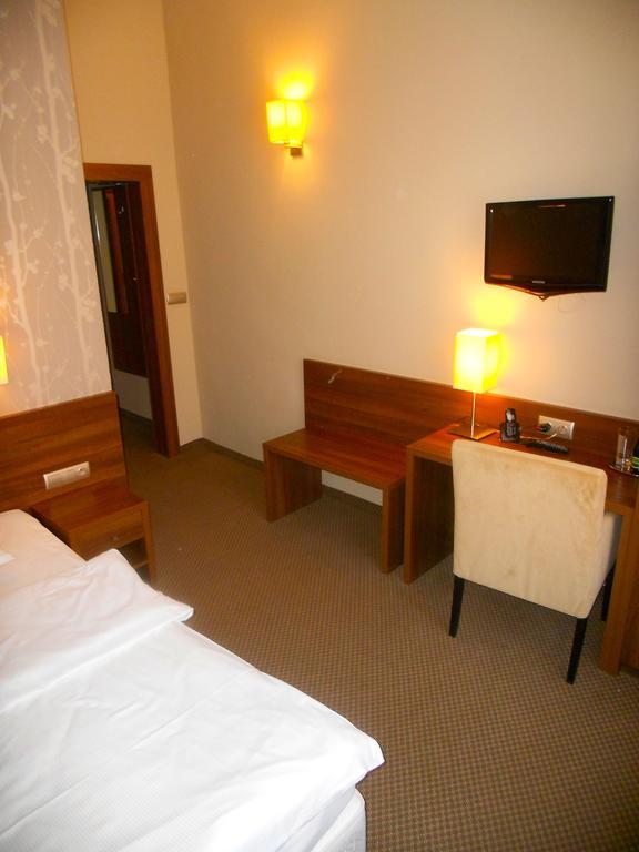 Hotel Srodmiejski Zielona Góra Oda fotoğraf