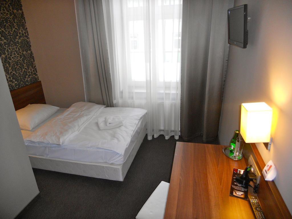 Hotel Srodmiejski Zielona Góra Oda fotoğraf